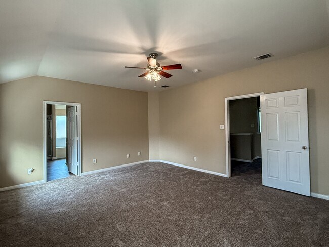 Building Photo - 340 Meadow Park