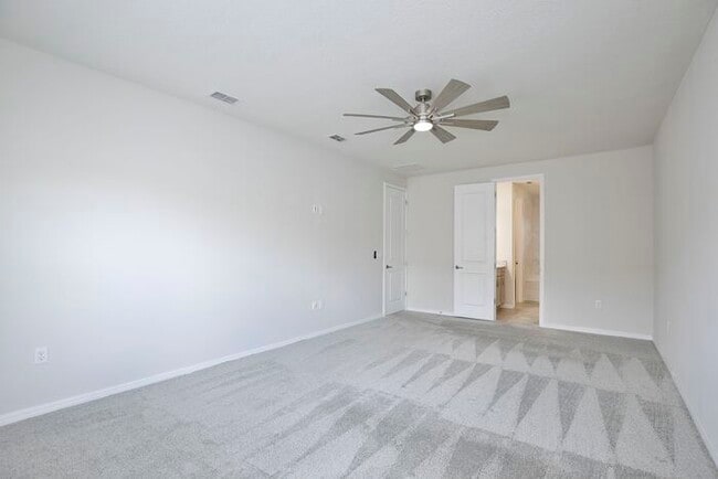 Building Photo - Modern 5/3 Water-View Home in Weslyn Park ...