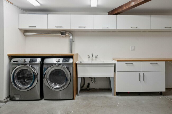 Building Photo - 363 Monticello St