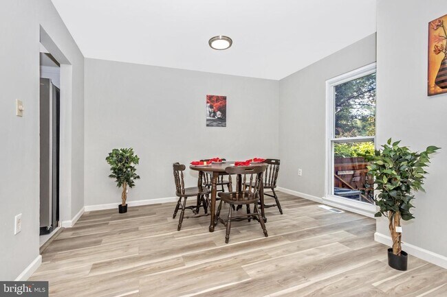 Building Photo - 7429 Mill Run Dr