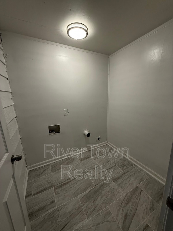Building Photo - 2677 Larose Ave