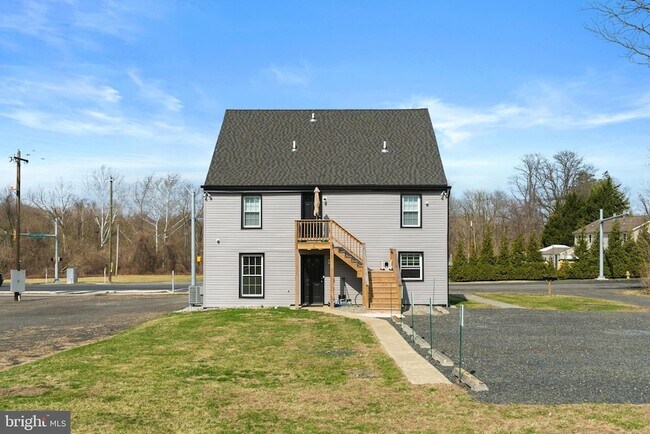 Building Photo - 2210 New Falls Rd