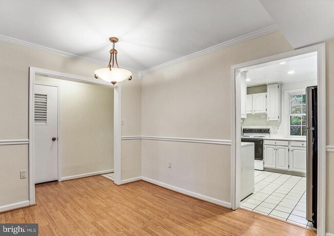 Building Photo - 812 Azalea Dr