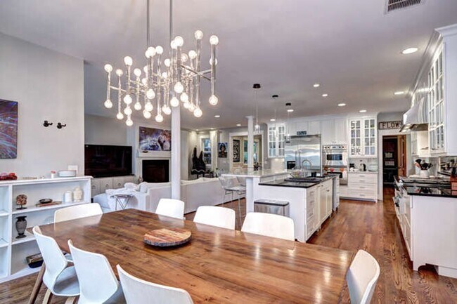 Building Photo - Beautiful Luxury Home Available in Boulder