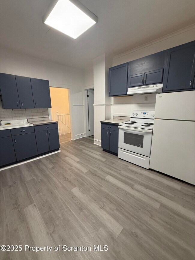 Building Photo - 929 Stafford Ave