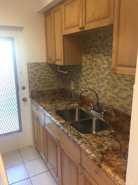 Building Photo - 2045 NE 24th Ave