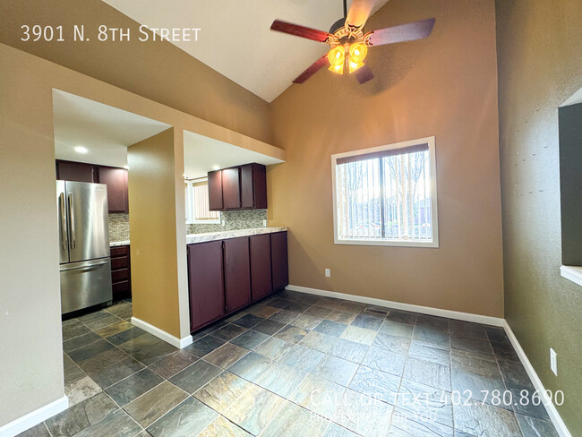 Building Photo - Fully remodeled townhome for rent!