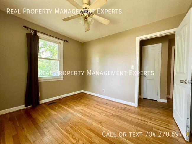 Building Photo - 1105 Balthis Dr
