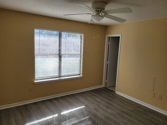 Building Photo - 3521 Spring Glen Ln