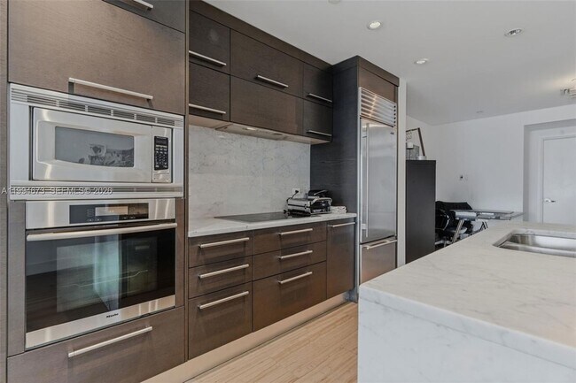 Building Photo - 900 Biscayne Blvd