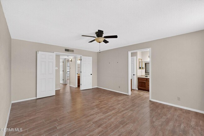 Building Photo - 7419 Mission Viejo Dr