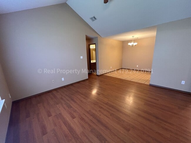 Building Photo - 1001 Trenton Dr