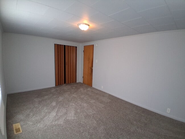 Building Photo - 913 Forrest St