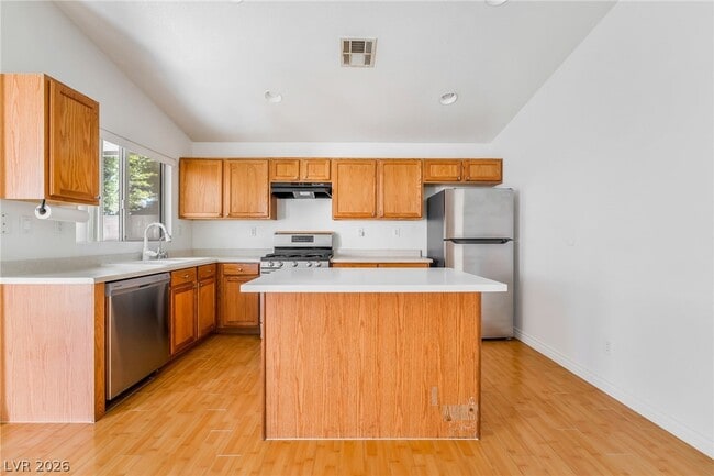 Building Photo - 11000 Vallerosa St