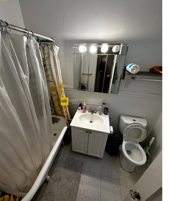 Building Photo - 15 Centre St