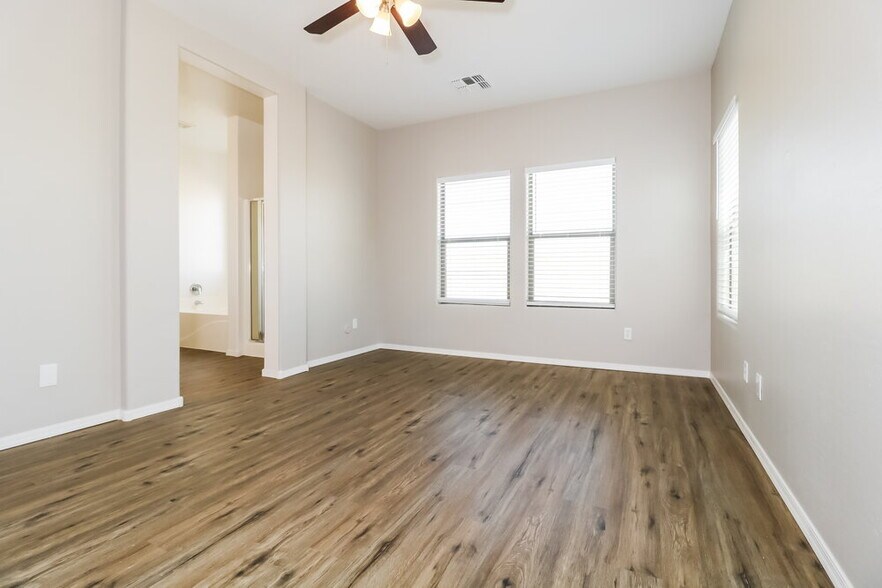 Building Photo - 6095 S 255th Dr