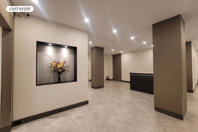 Building Photo - 45 W 81st St