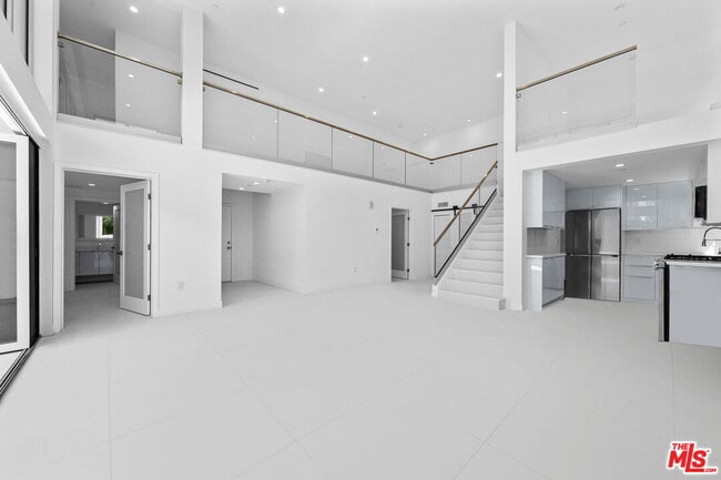 Building Photo - 621 Kings Rd