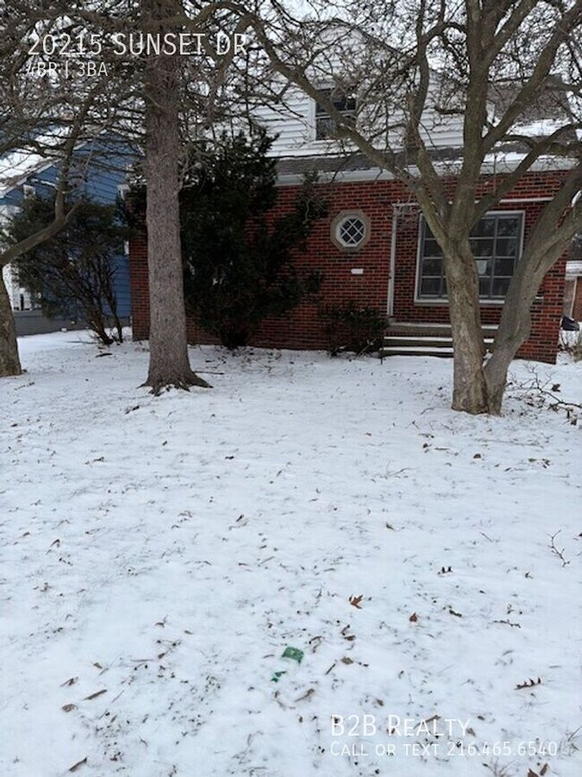 Building Photo - 20215 Sunset Dr