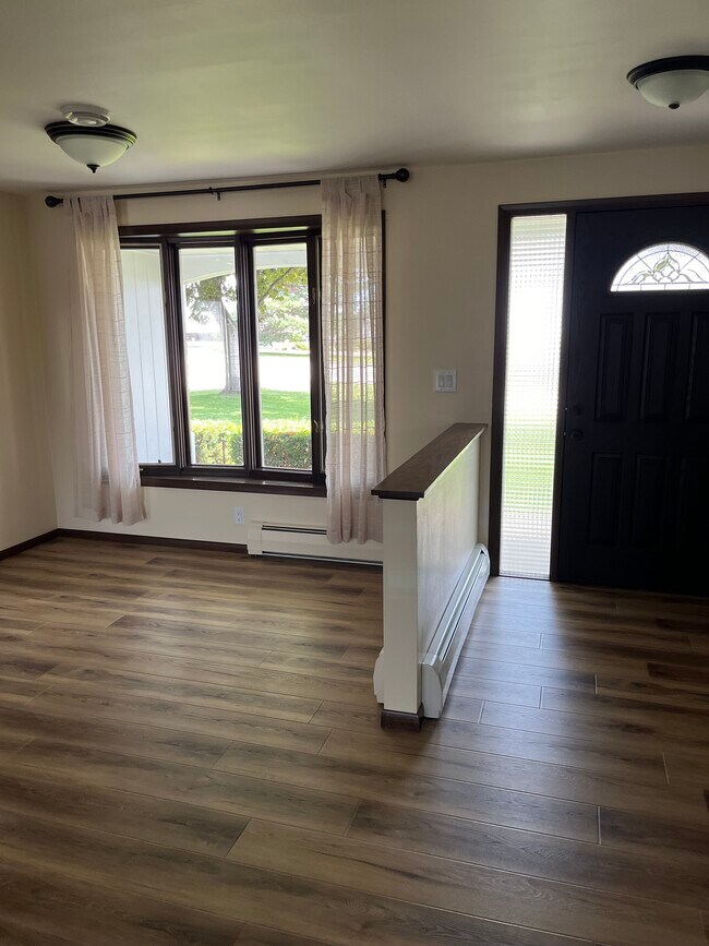 Front door entrance into foyer - 2790 S Ridge Rd