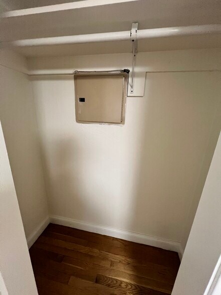 Building Photo - 1533 Beacon St