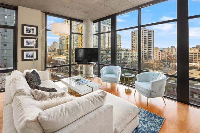 Building Photo - 2720 3rd Ave