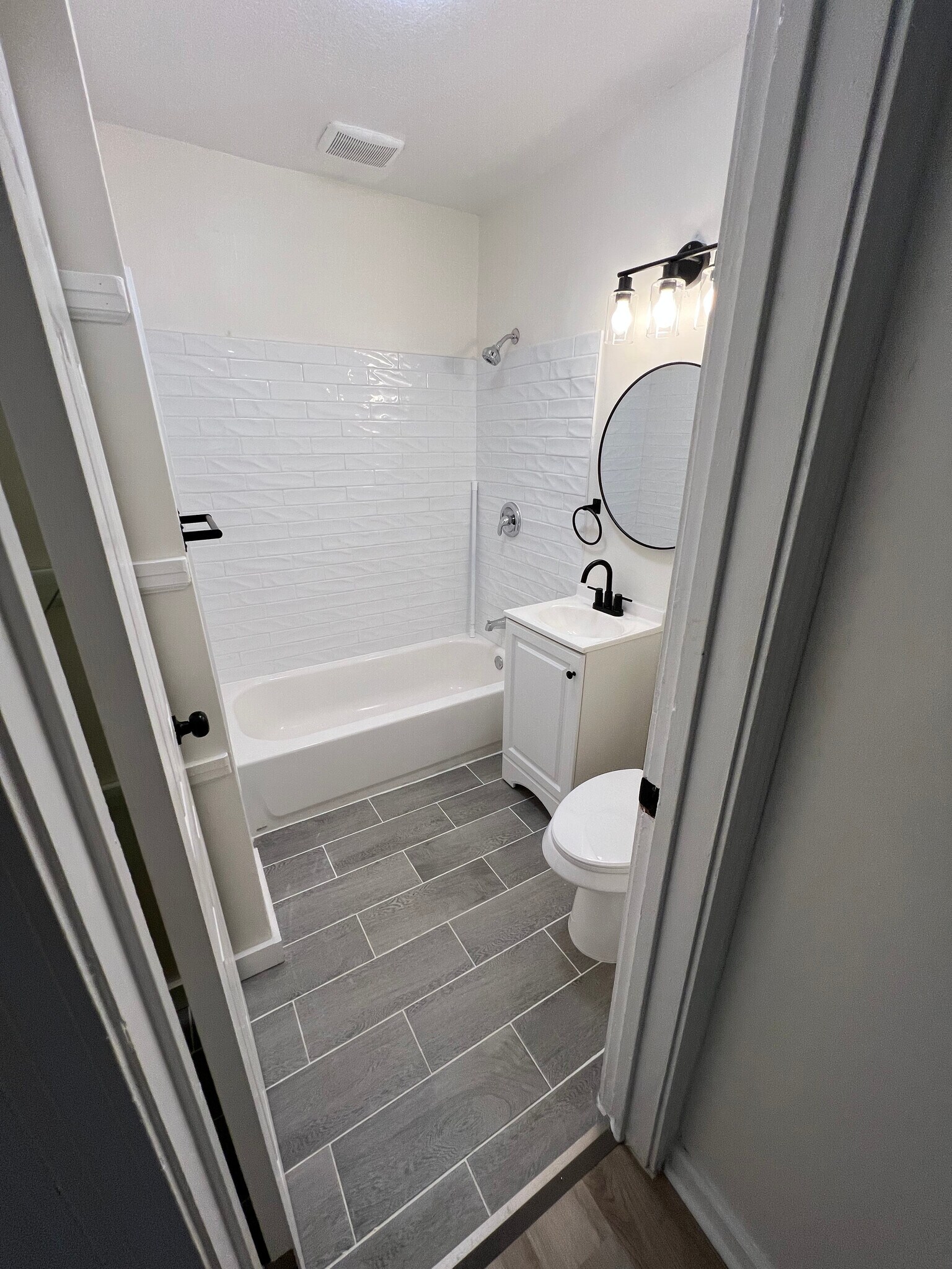 Bathroom - 1178 Murray Dr