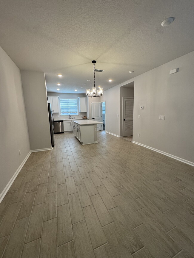 Building Photo - Luxury living in Downtown Jax with an atta...