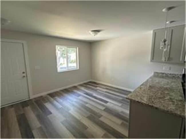 Building Photo - 468 Thomas Ave W