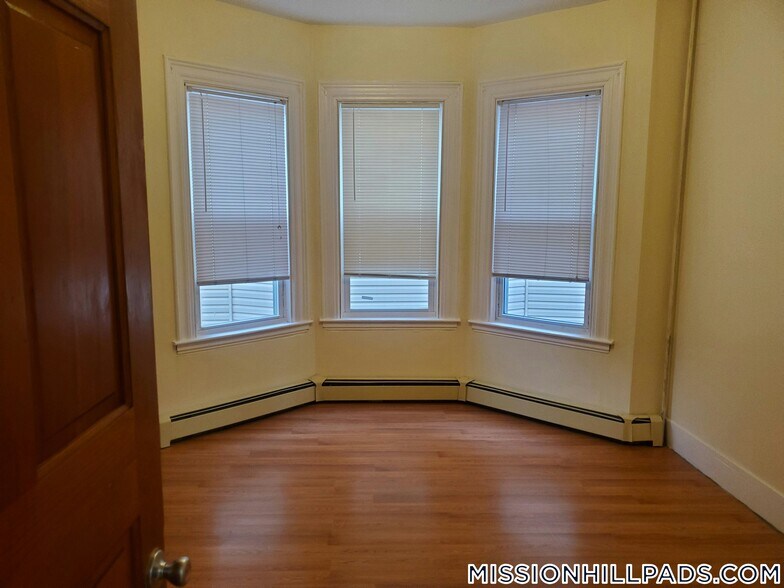 Building Photo - 103 Calumet St