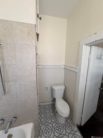 Building Photo - 1356 Main St