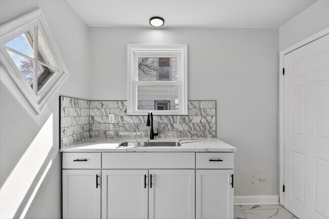 Building Photo - 8449 Penrod St