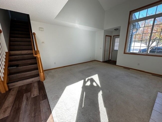 Building Photo - Light-Bright Corner Unit Townhome with Private Courtyard Available 7/1/26!
