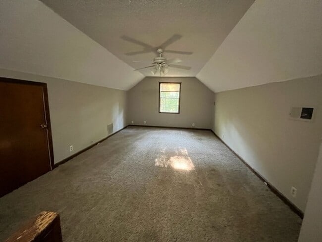 Building Photo - Renovated 1 Bedroom 1 Bath Loft for Rent!!