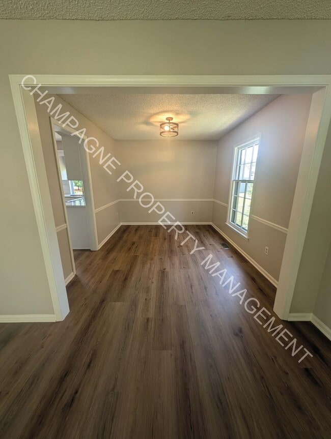 Building Photo - GORGEOUS LENEXA HOME FOR RENT - FLAT ROCK ...
