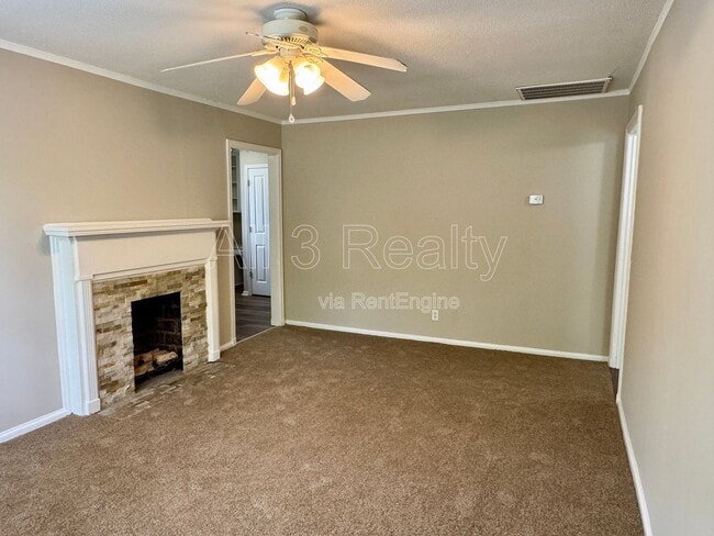 Building Photo - 301 Bradley Dr