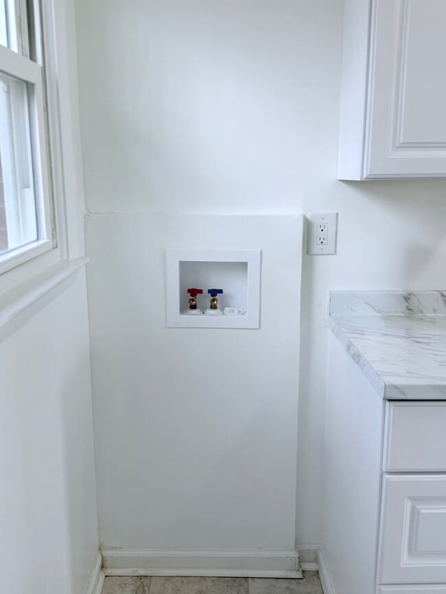 Building Photo - 1490 John Chapman Rd