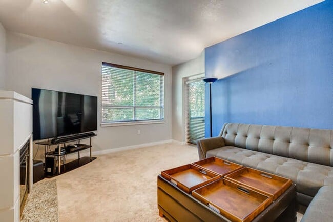 Building Photo - SPACIOUS 1-BEDROOM APARTMENT FOR RENT IN DOWNTOWN BALLARD!
