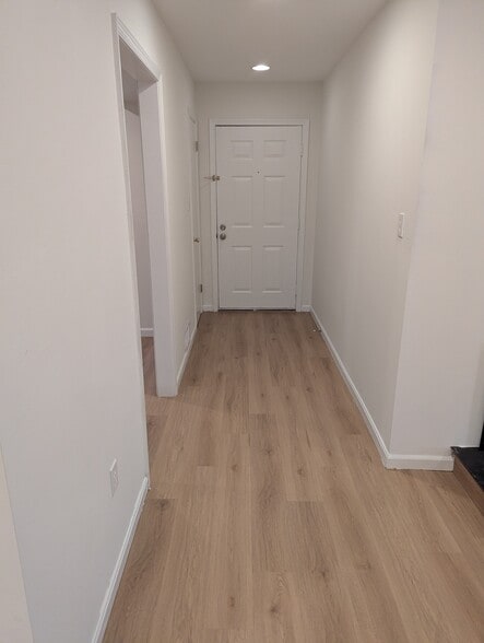 Building Photo - 28 Windbrooke Cir