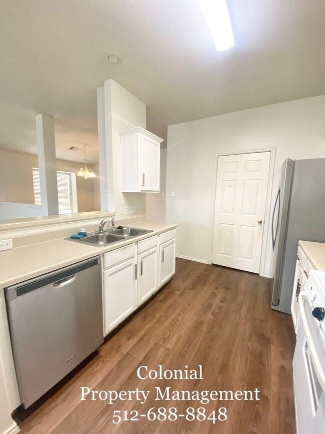 Building Photo - 1501 Darjeeling Dr