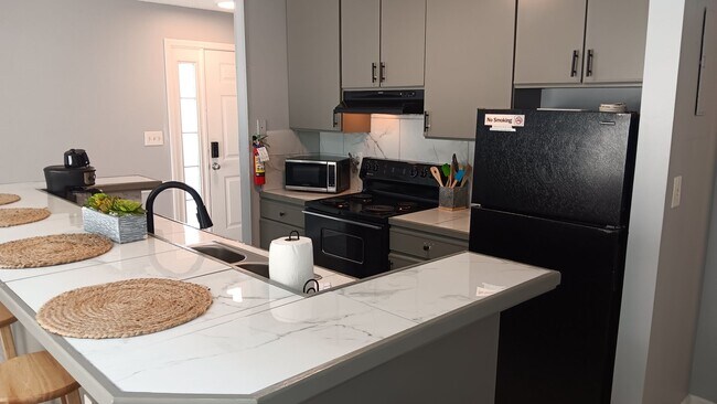 Building Photo - Furnished Two-Bedroom, Two-Bath Townhome i...