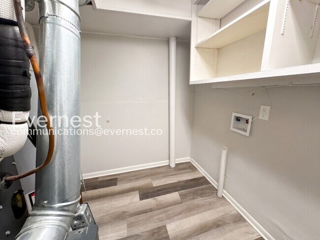 Building Photo - 3 Bed/1.5 Bath Home with Garage / Pet-Friendly / Coming Soon!