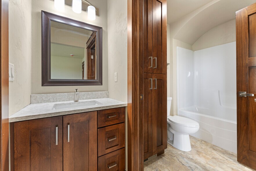 Building Photo - 5373 Pasture Ct