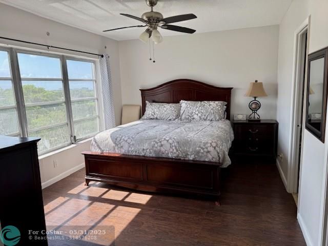Building Photo - 3250 N Palm Aire Dr