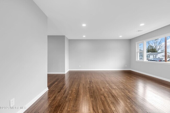 Building Photo - 1230 Dove St