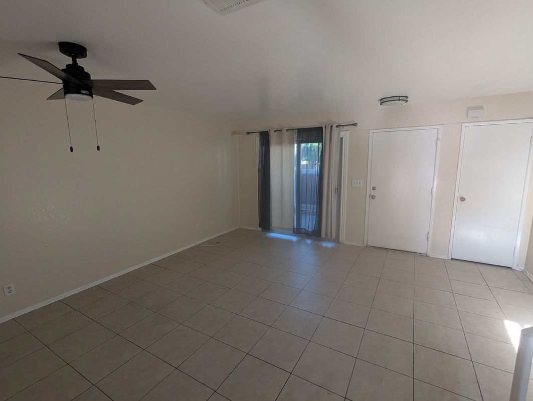 Building Photo - 1460 Kendall Dr