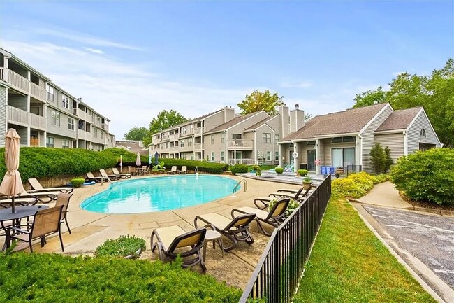 Building Photo - 8811 W 106th Ter