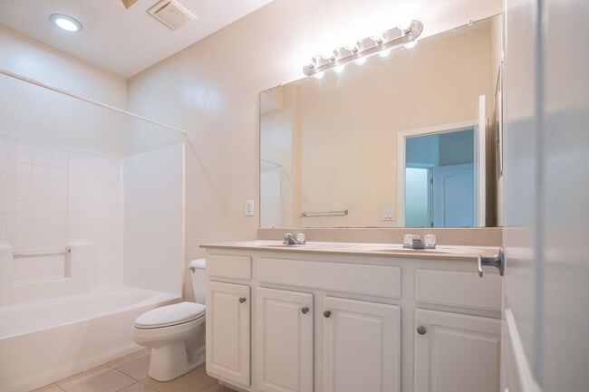 Building Photo - Beautiful 3 Bedroom, 2 Bath with Volume ceilings and Private Garage!