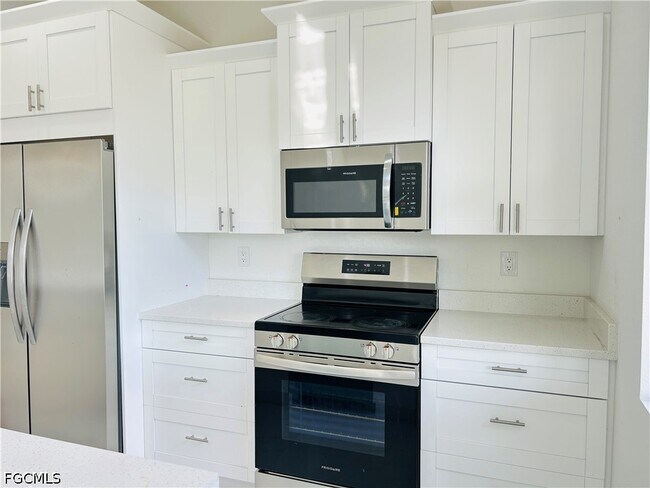 Building Photo - 2022 Xelda Ave N