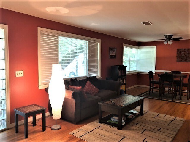Building Photo - Updated Broadmoor Home!!